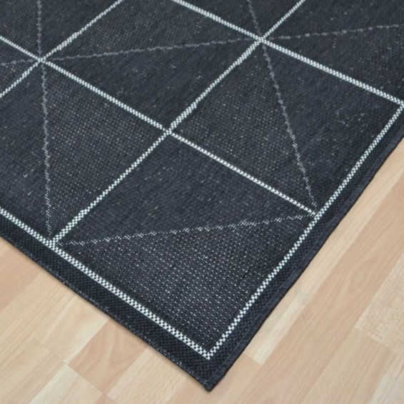 Patio Check PAT07 Geometric Indoor Outdoor Rugs in Charcoal Grey