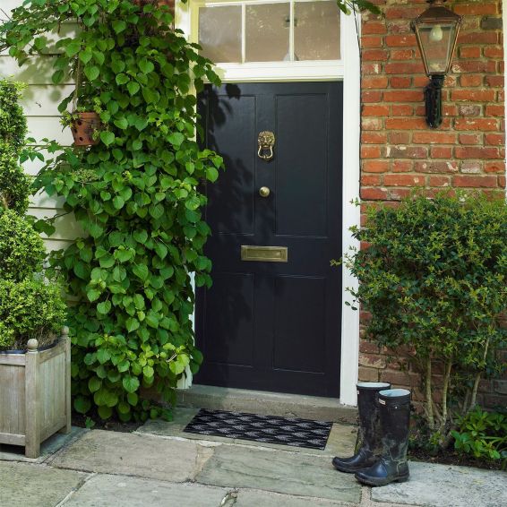 Trendy Brush Arrows Geometric Doormat in Black White