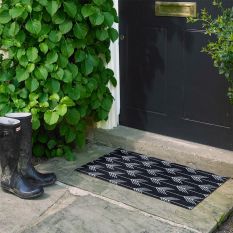 Trendy Brush Arrows Geometric Doormat in Black White