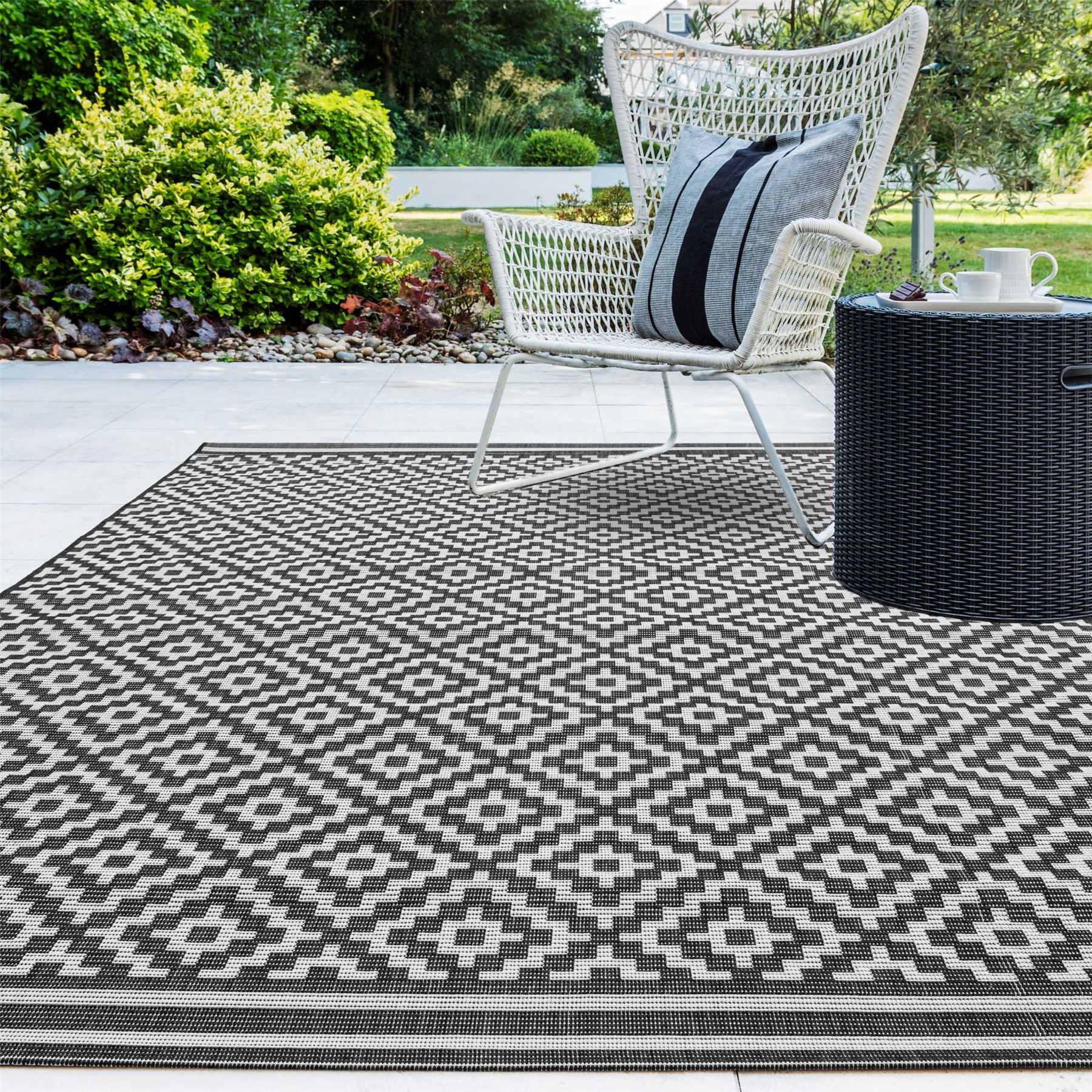 Patio Diamond PAT12 Geometric Outdoor Rugs in Black White